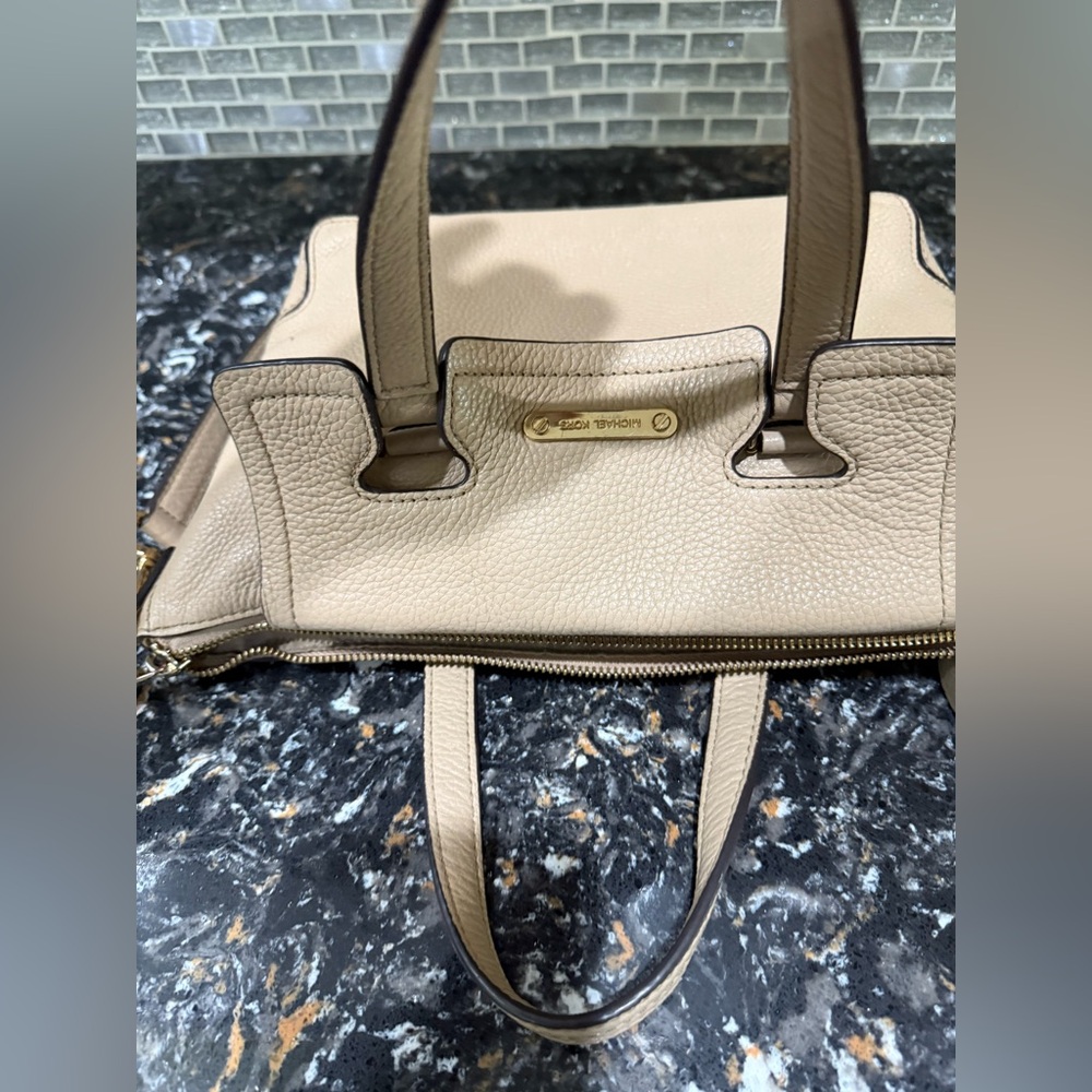 Michael Kors McKenzie
Satchel/Crossbody Bag - Picture 10 of 12